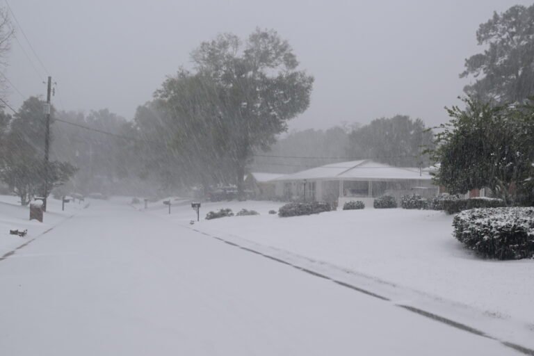 Powerful winter storm hits Fairhope, Alabama