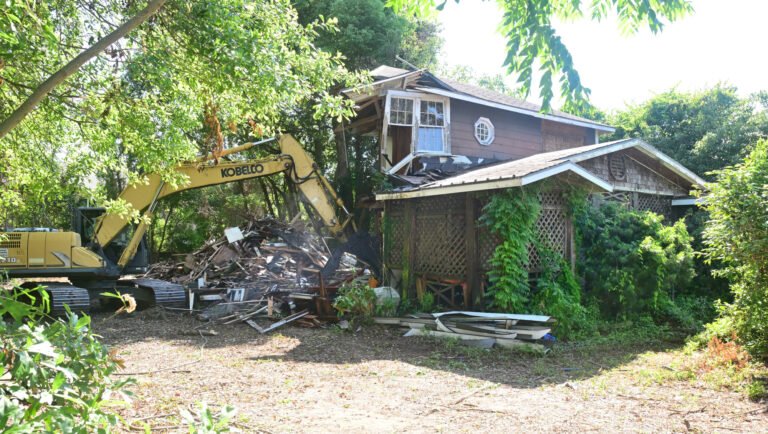 Teardown of Fairhope, Alabama, home