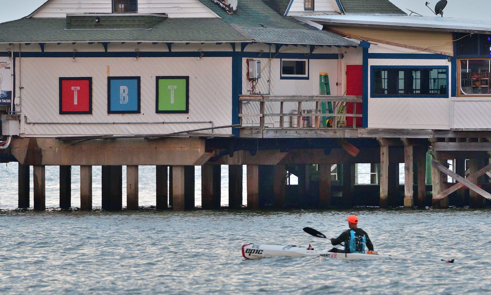 Paddle race contestant Jake VanLue approaches the Fairhope pier OCT 11 2025.