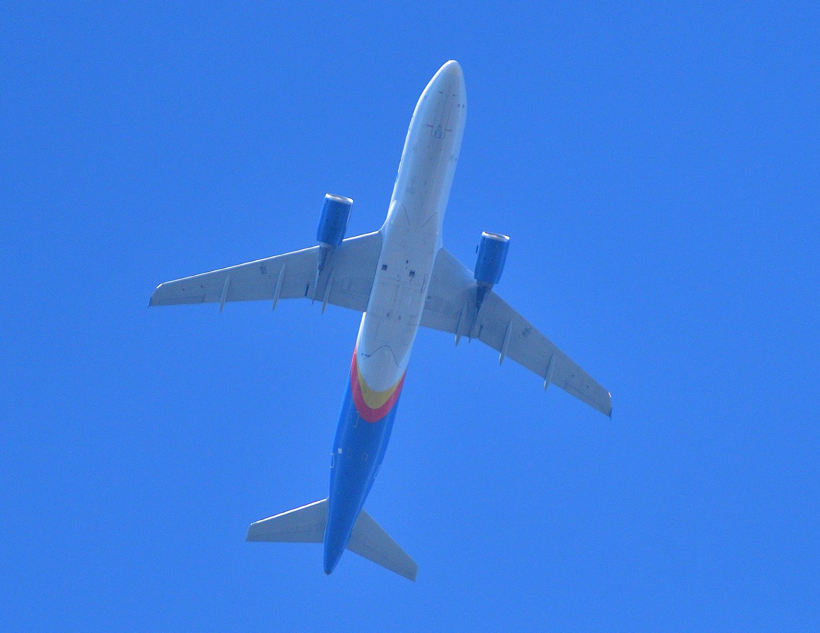 Allegiant Air flight 393 passes directly over Fairhope OCT 12 2025