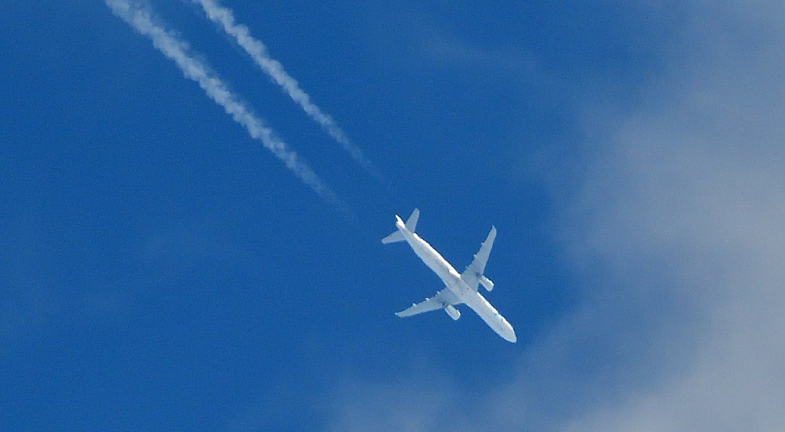 GlobalX Airlines flight 6141 passes over Fairhope NOV 6th 2025