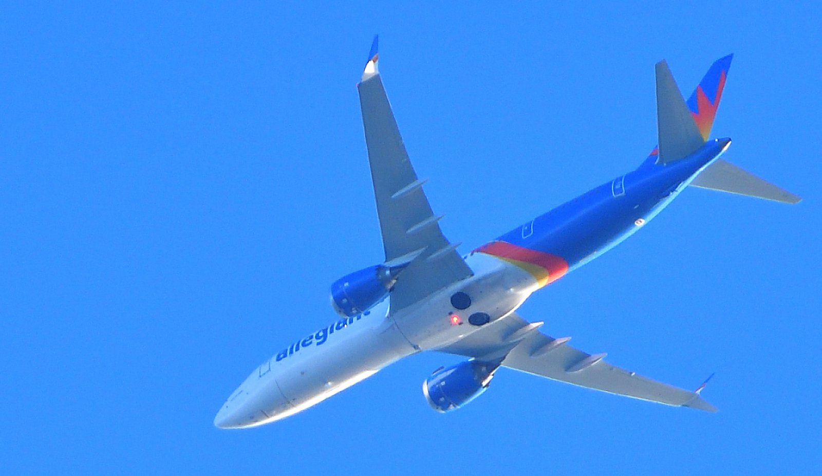 Allegiant Air flies over Fairhope FEB 6th 2026 while preparing to land at Gulf Shores