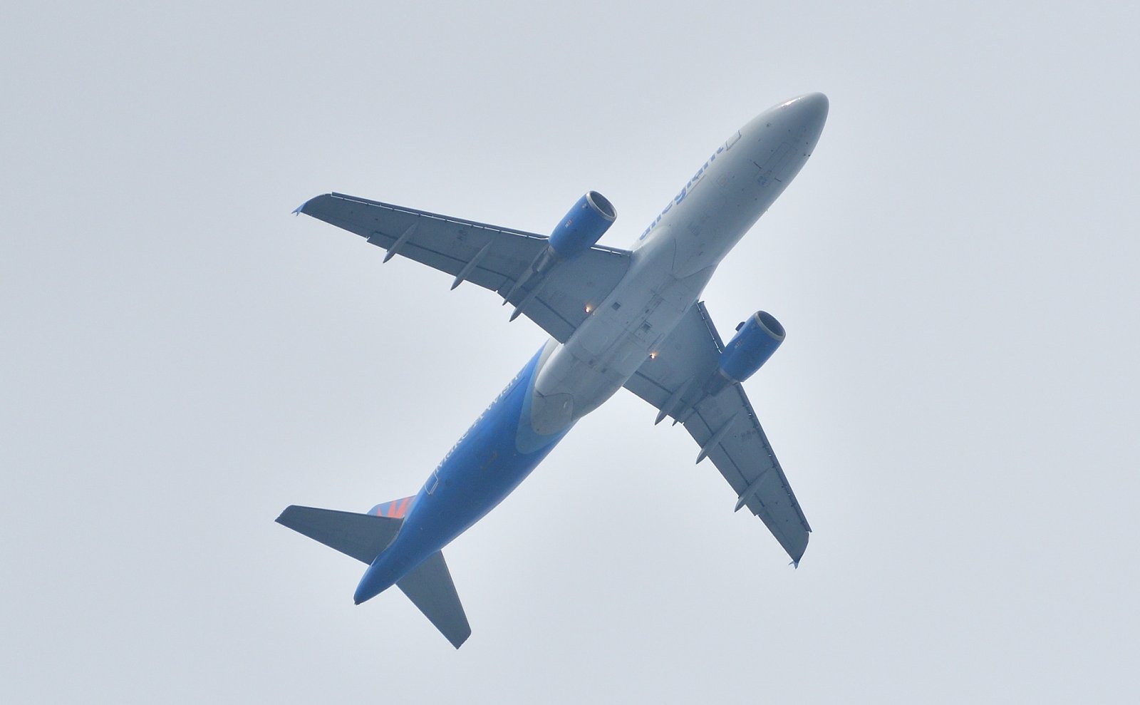 Allegiant travelers from Louisville fly over Fairhope JUN 08 2026